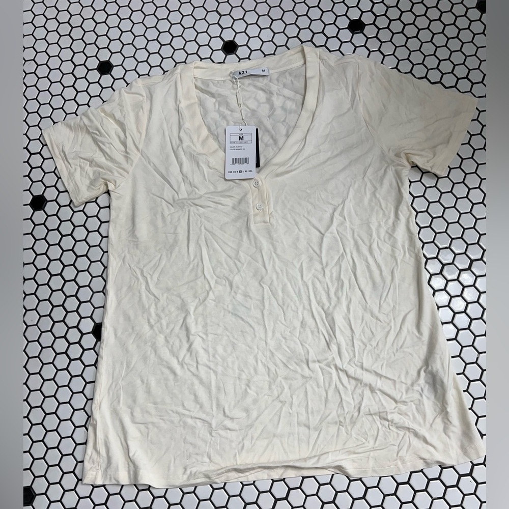 NWT A21 v neck t shirt size medium